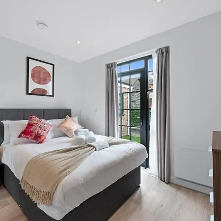 Lovely 1 Bedroom With Outdoor Space